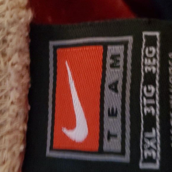 Cleveland Cavaliers Nike LeBron James #23 Burgundy Jersey - Picture 13 of 14